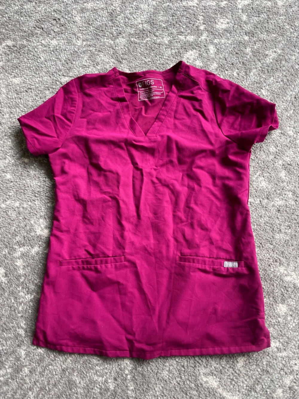 Figs Women's Short-Sleeve V-Neck Top in Magenta